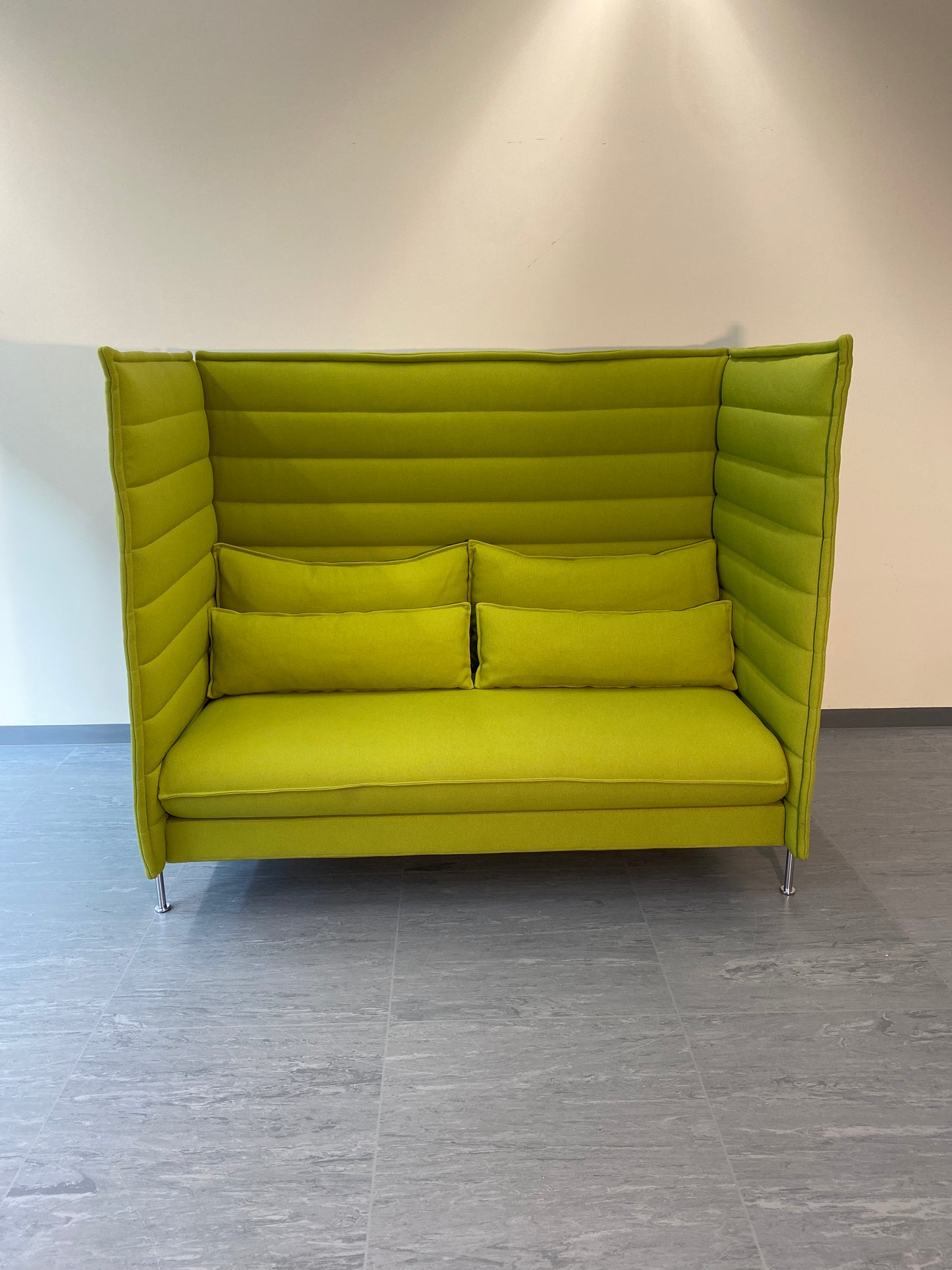 Vitra Alcove Highback 2-Sitzer Sofa in Limettengrün