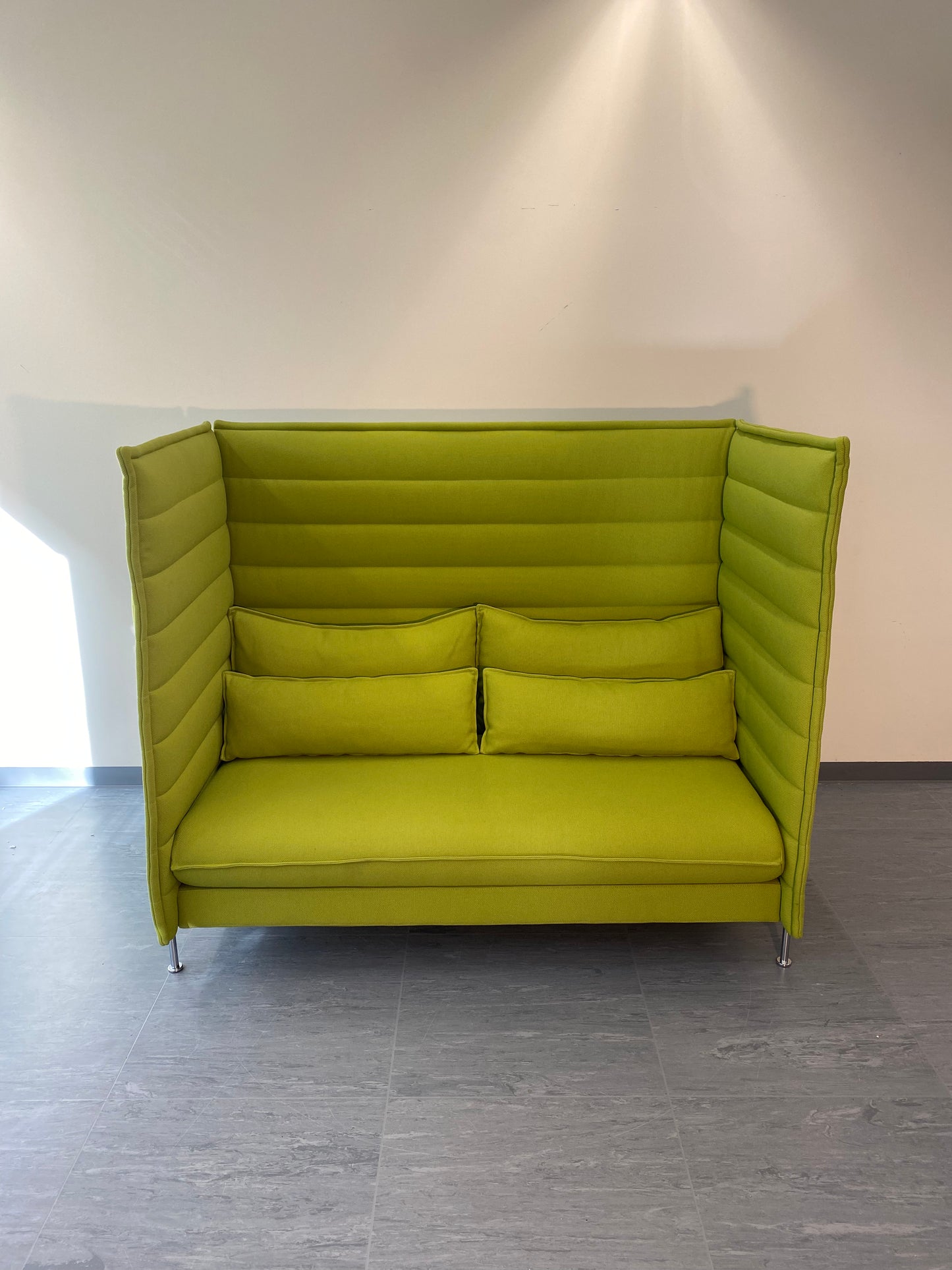 Vitra Alcove Highback 2-Sitzer Sofa in Limettengrün