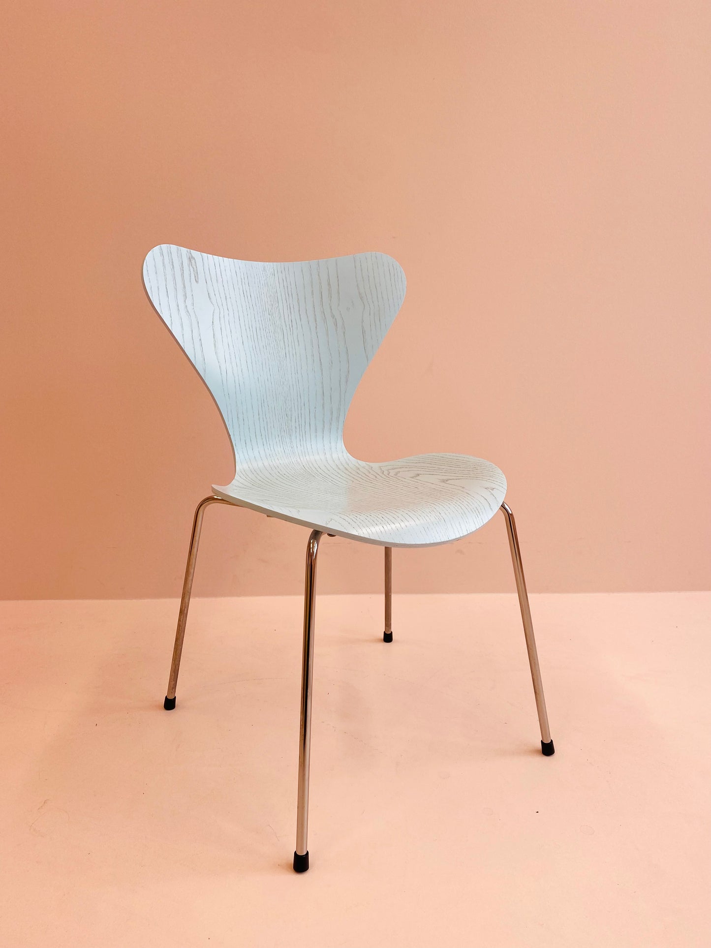 Fritz Hansen Stuhl Serie 7 3107 Iceblue Edition by Arne Jacobsen