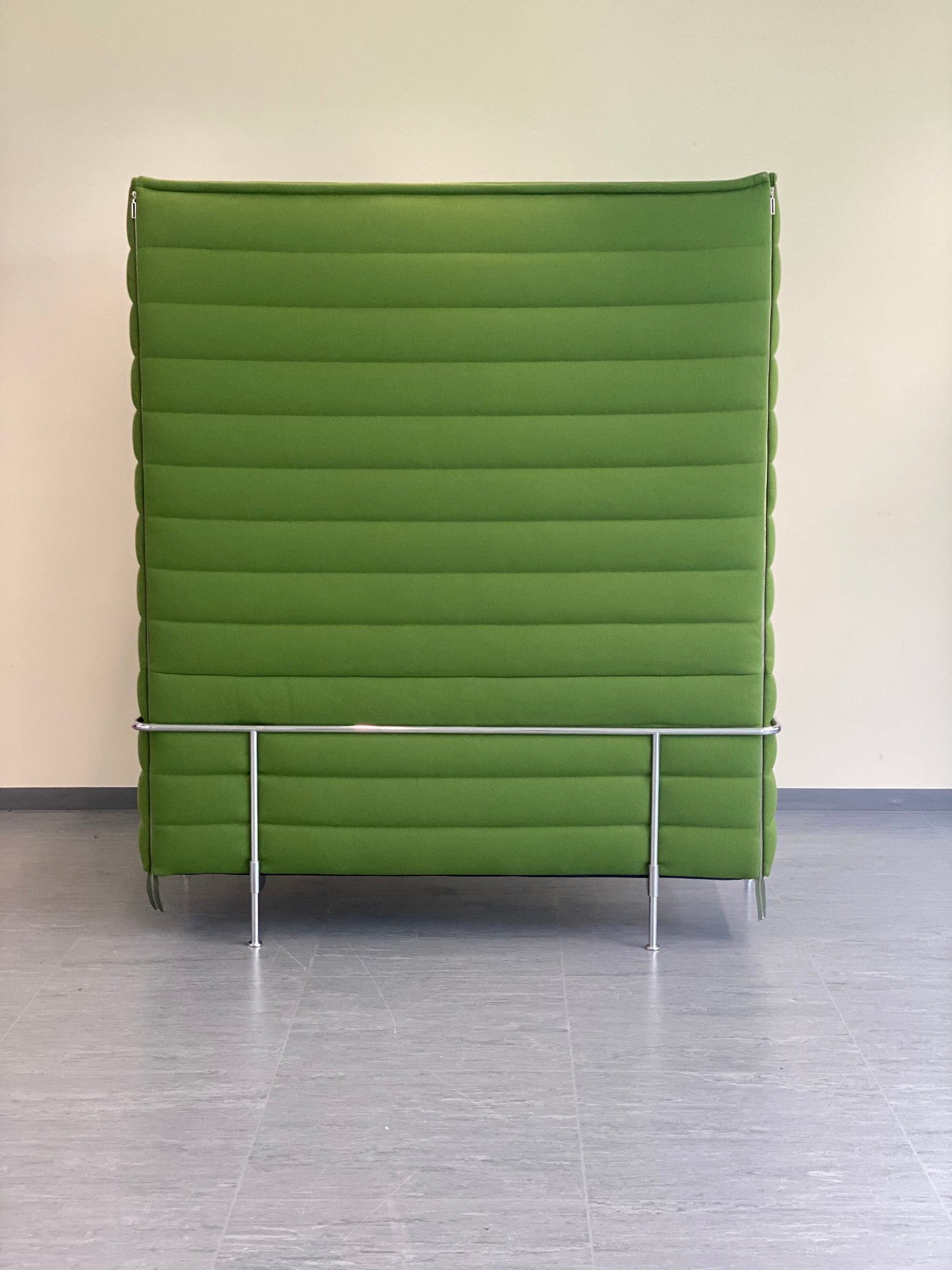 Vitra Alcove Highback Xtrahigh 2-Sitzer Sofa in Grasgrün